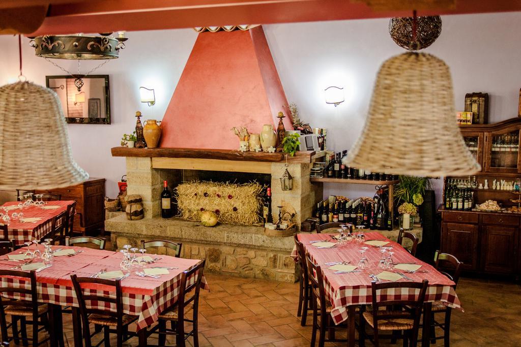 La Taverna Dei Briganti Cotronei Bagian luar foto