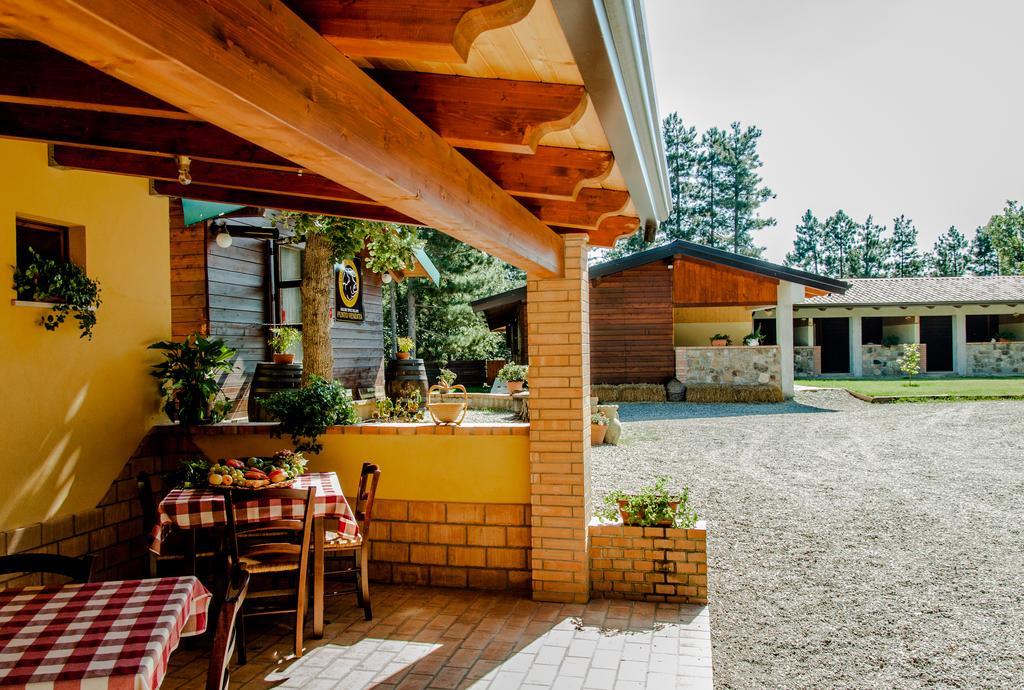 La Taverna Dei Briganti Cotronei Bagian luar foto